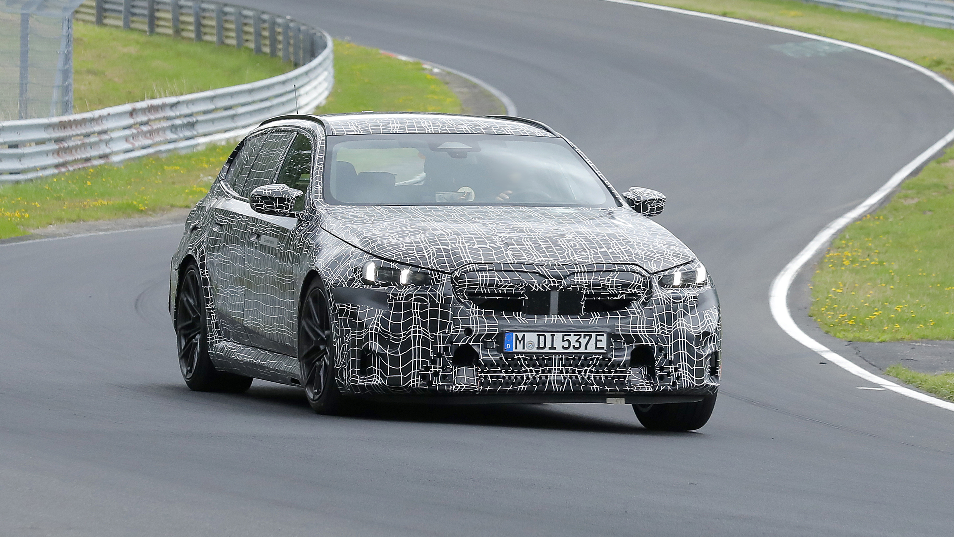 BMW M5 Estate - front cornering
