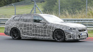 BMW M5 Estate - side cornering