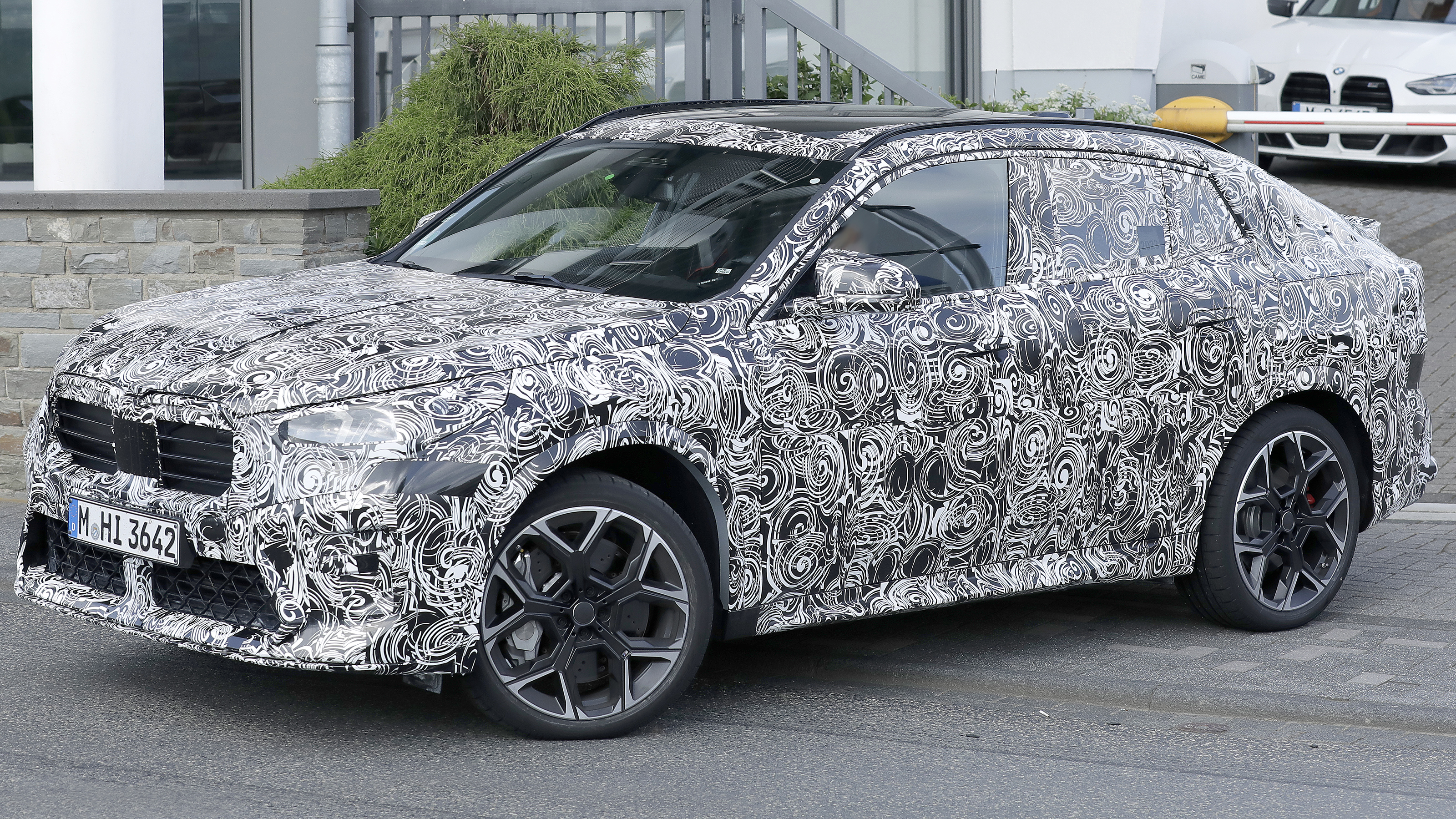 BMW X2 M35i - side static