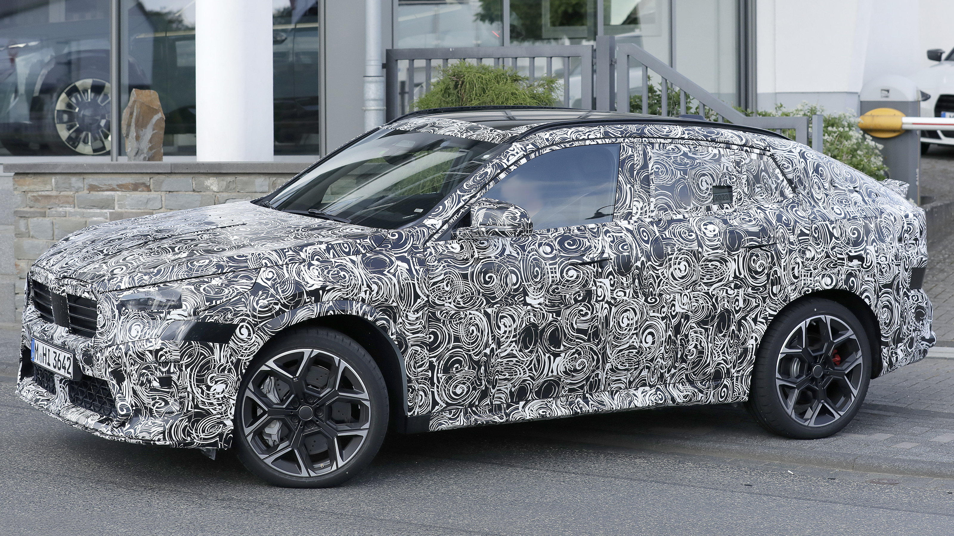 BMW X2 M35i - side 2