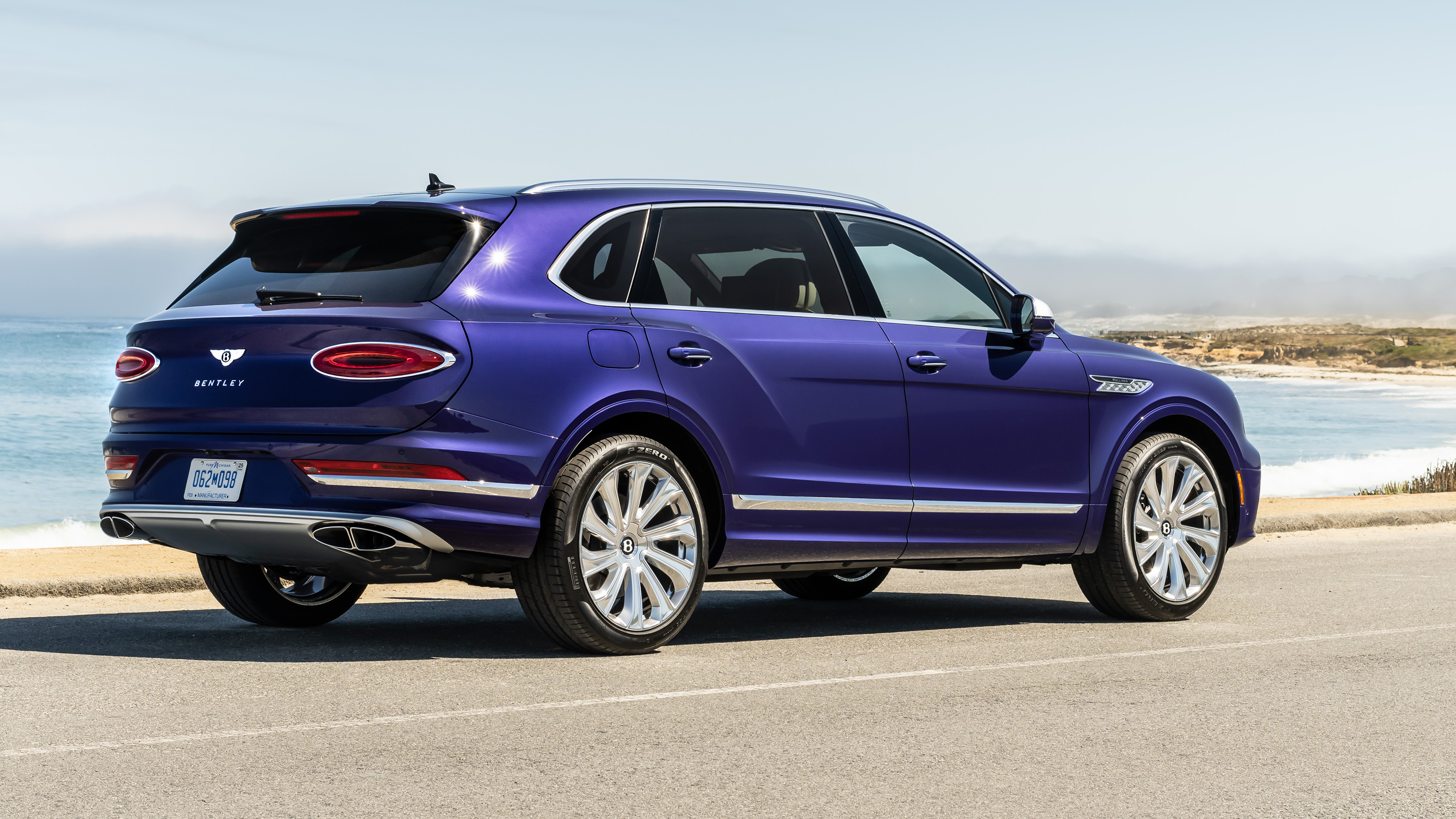 Bentley Bentayga EWB Mulliner - rear static
