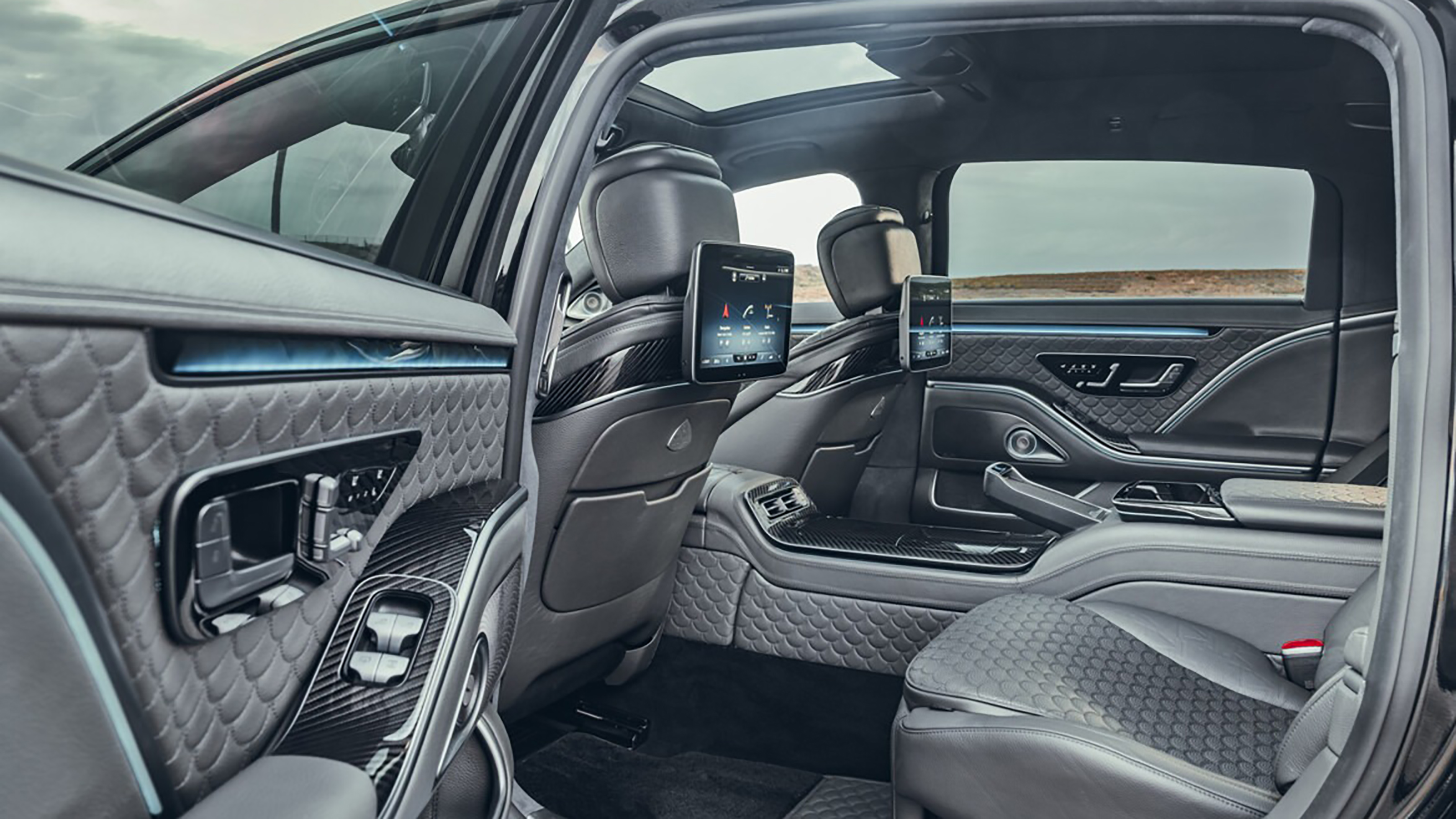 Brabus 850 - rear seats