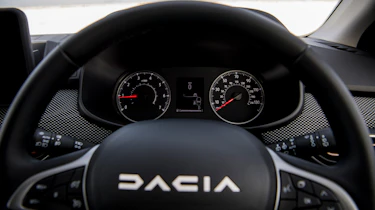Dacia Sandero Stepway - dials