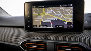 Dacia Sandero Stepway - infotainment screen displaying navigation