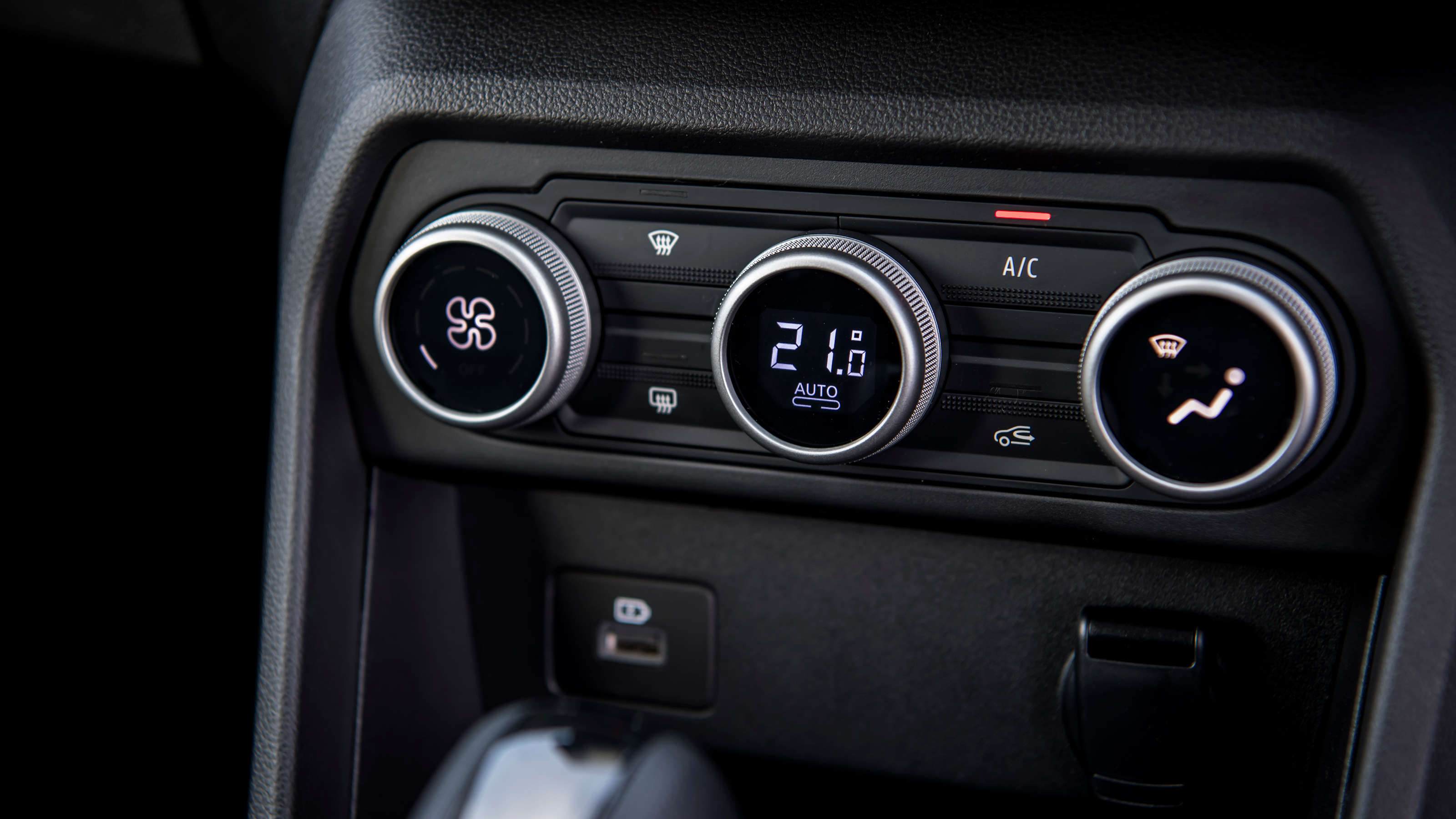 Dacia Sandero Stepway - climate controls