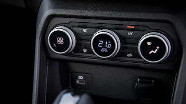 Dacia Sandero Stepway - climate controls