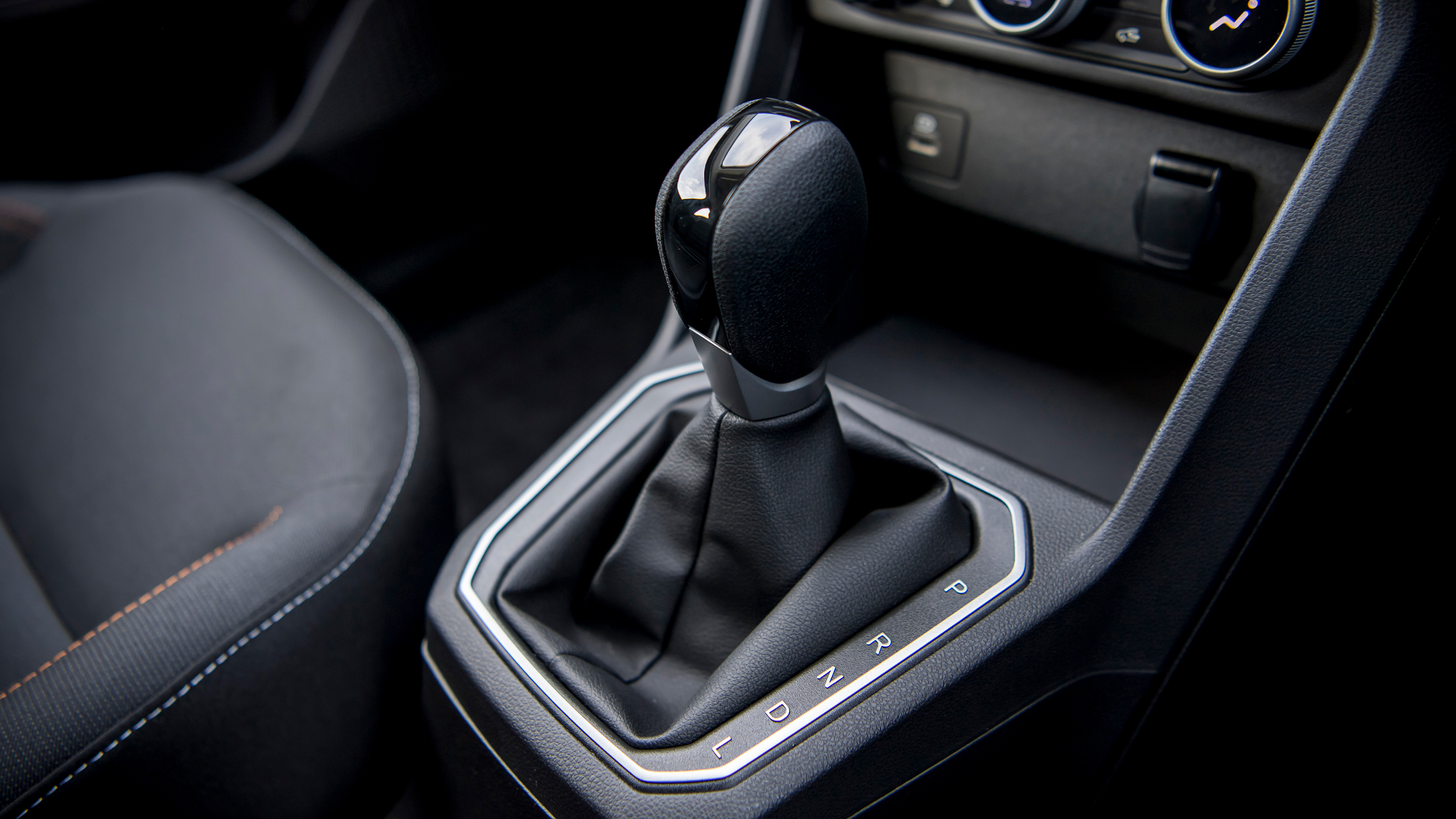 Dacia Sandero Stepway - gear selector