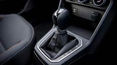 Dacia Sandero Stepway - gear selector