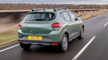 Dacia Sandero Stepway - rear tracking