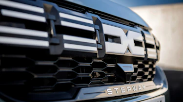 Dacia Sandero Stepway - front grille