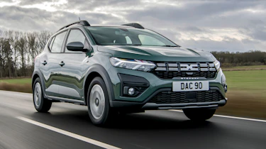 Dacia Sandero Stepway - front tracking