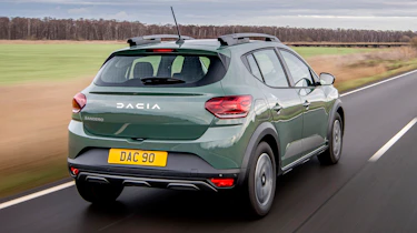 Dacia Sandero Stepway - rear tracking