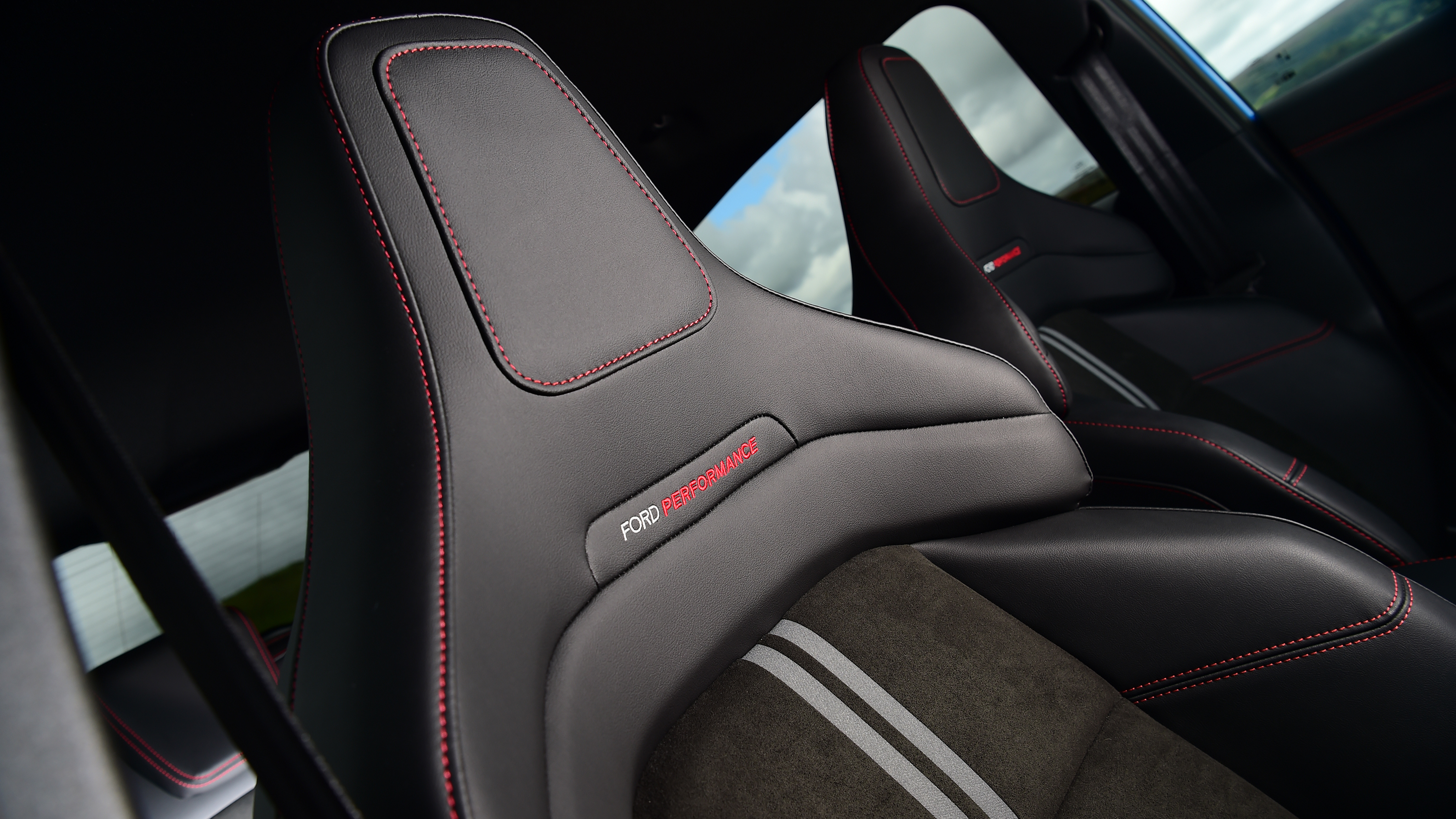 Ford Puma ST Powershift - front seats