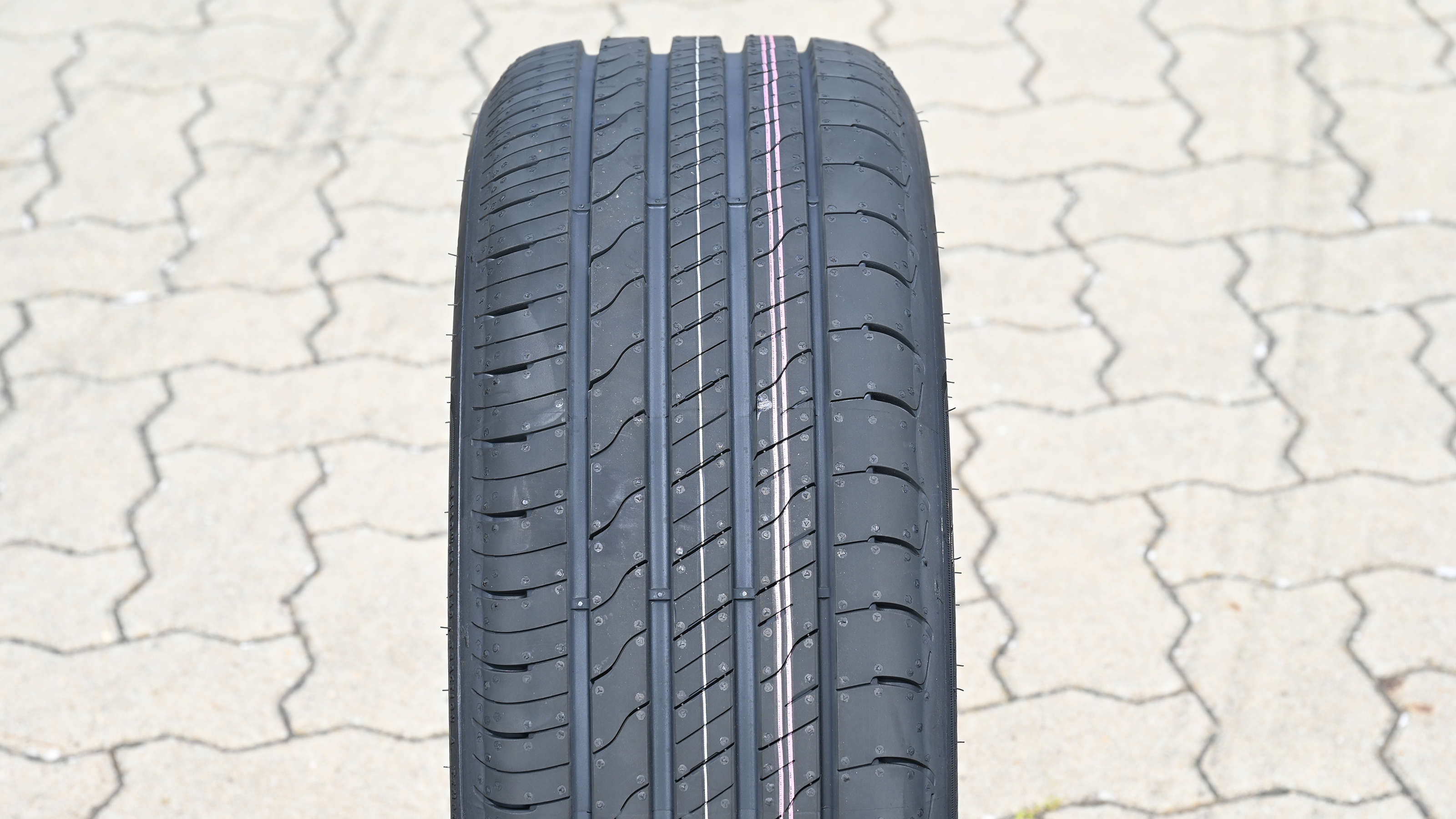 Goodyear EfficientGrip Performance 2