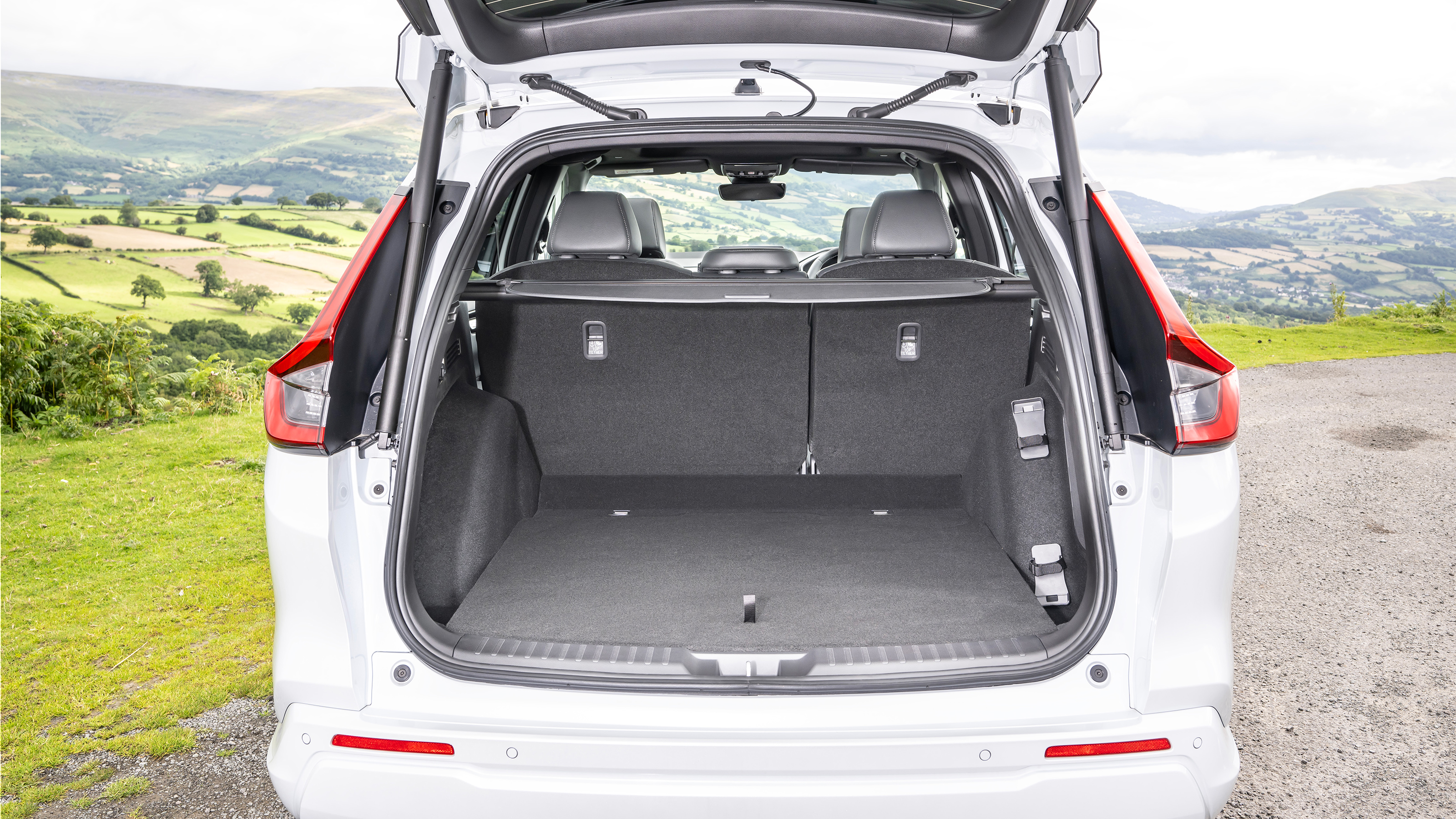 Honda CR-V PHEV - boot
