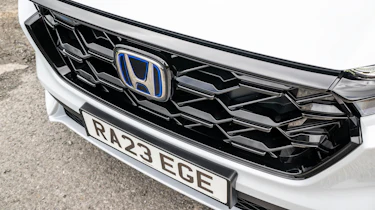 Honda CR-V PHEV - front grille