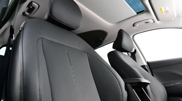 Hyundai Kona Hybrid - front seats