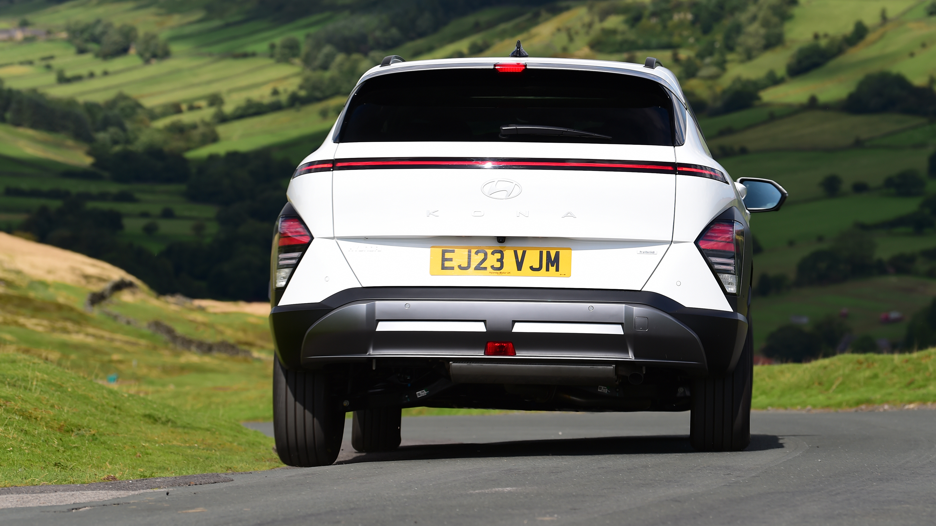 Hyundai Kona Hybrid - rear cornering