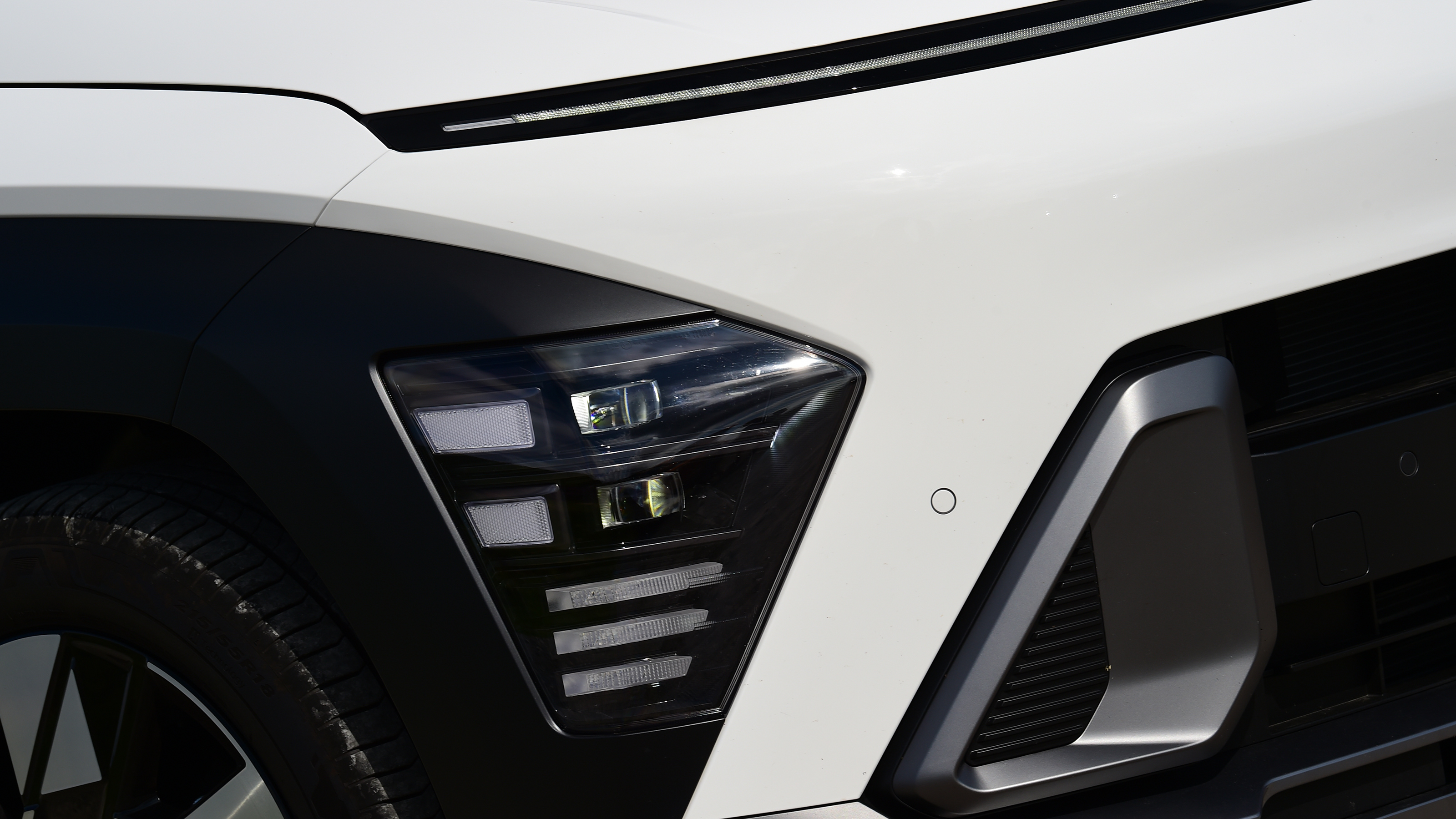 Hyundai Kona Hybrid - headlight