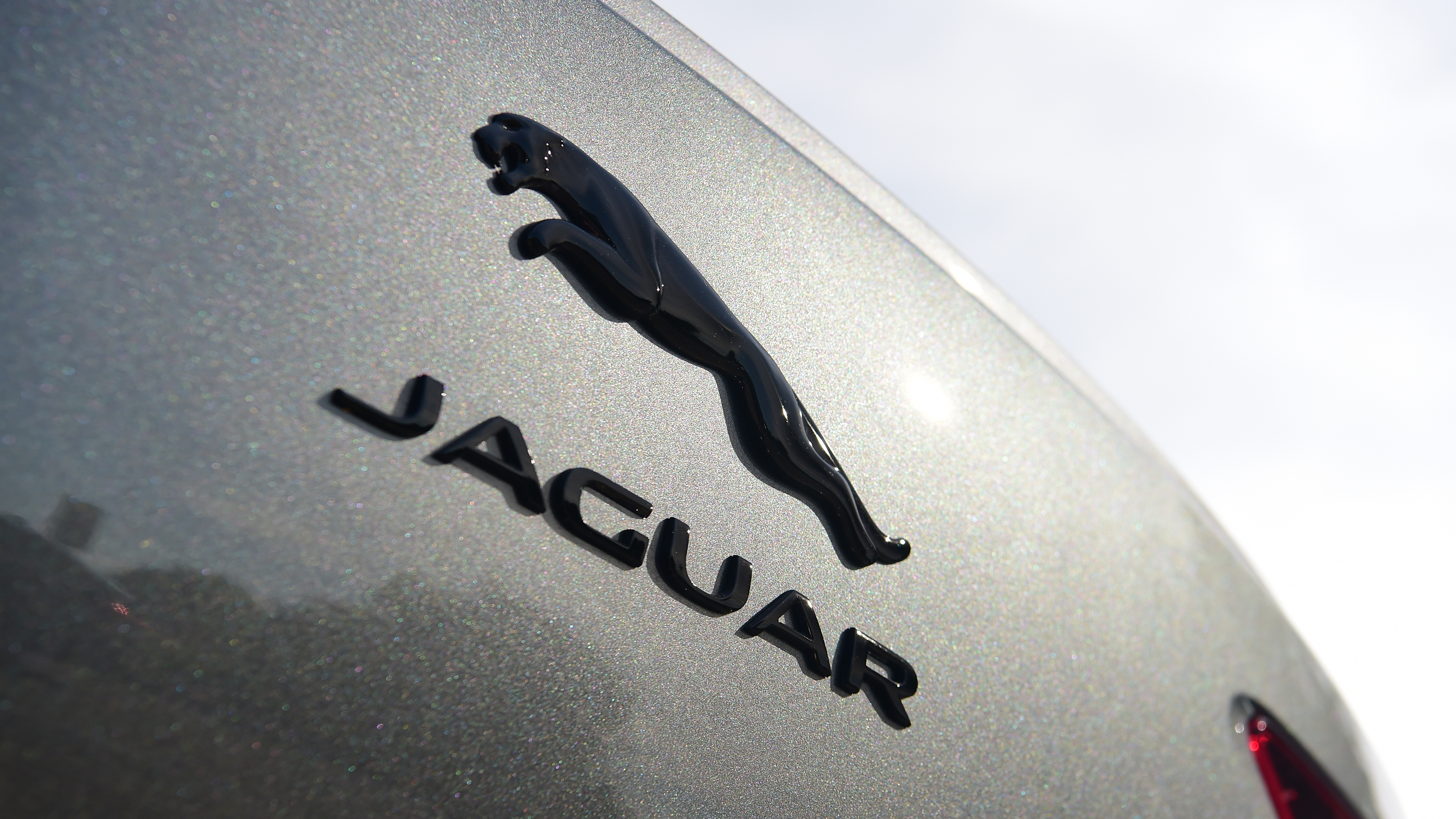 Jaguar I-Pace 2023 facelift - rear 'Jaguar' badge