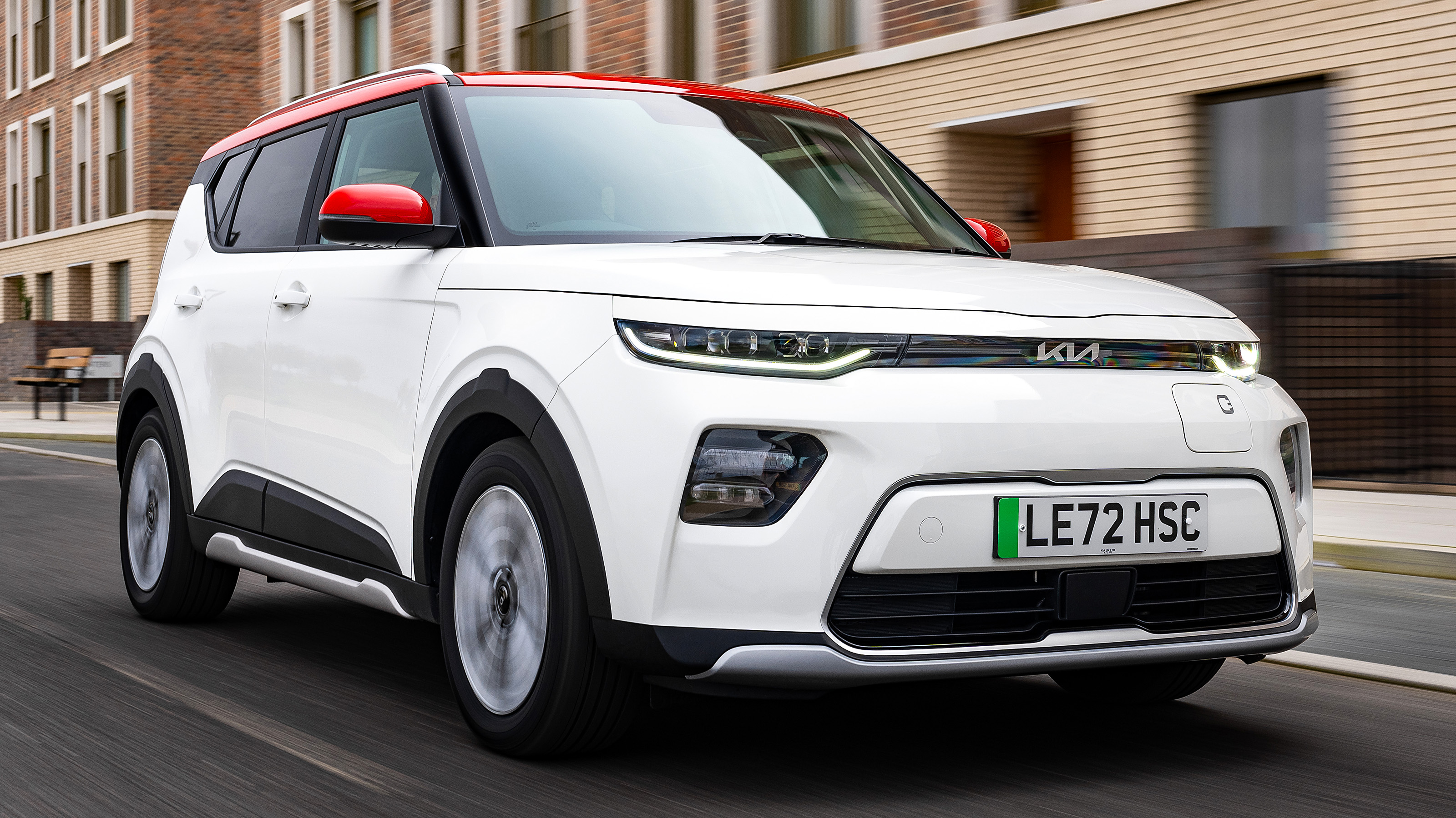 Kia Soul EV - front tracking