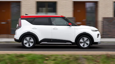 Kia Soul EV - side tracking