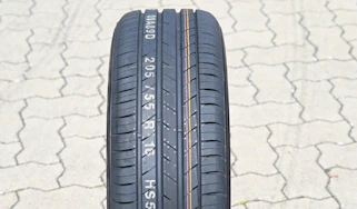 Kumho Ecsta HS52