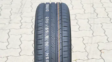 Kumho Ecsta HS52