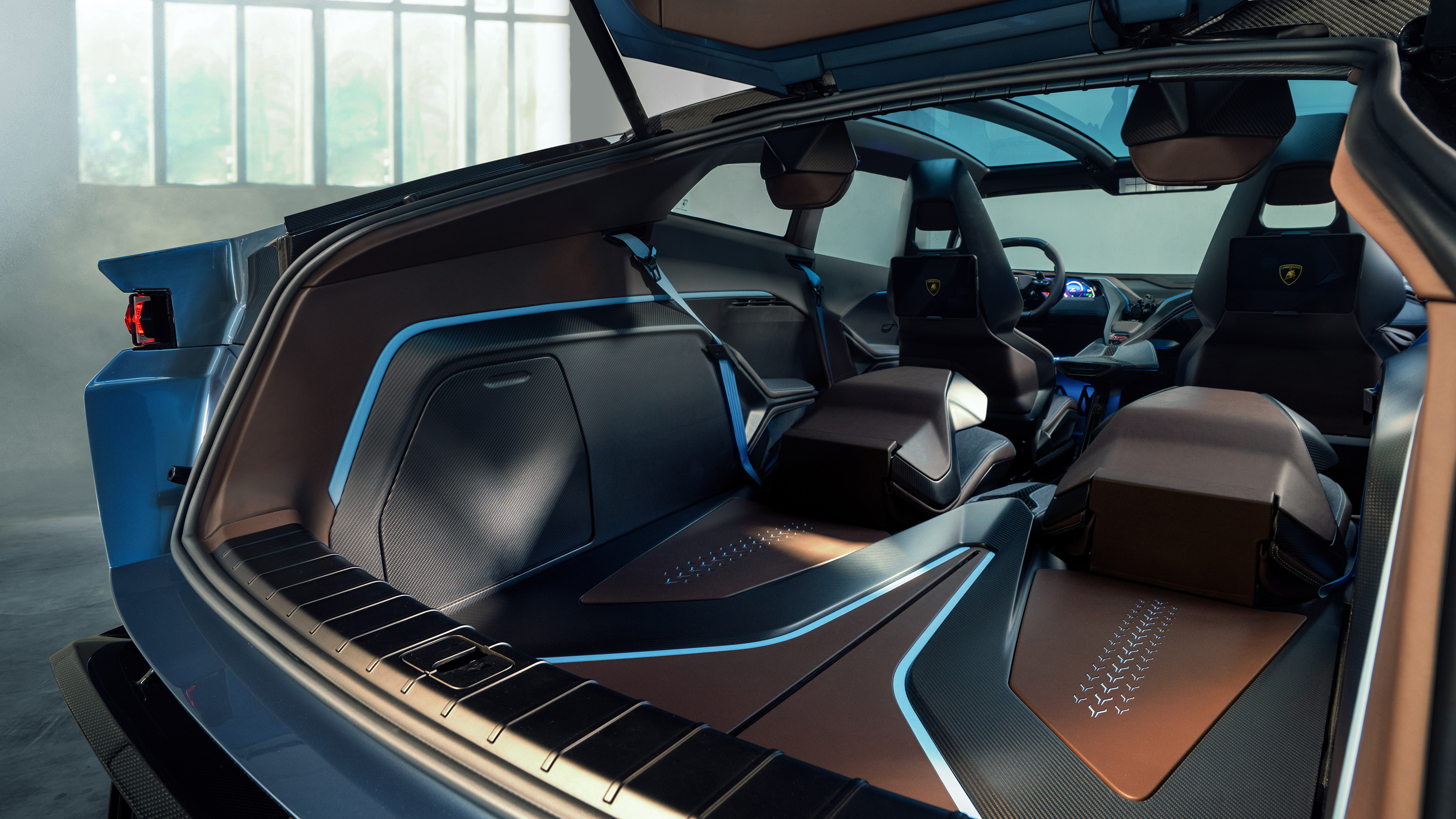 Lamborghini Lanzador concept interior boot