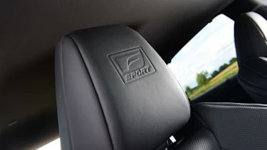 Lexus RX - headrests
