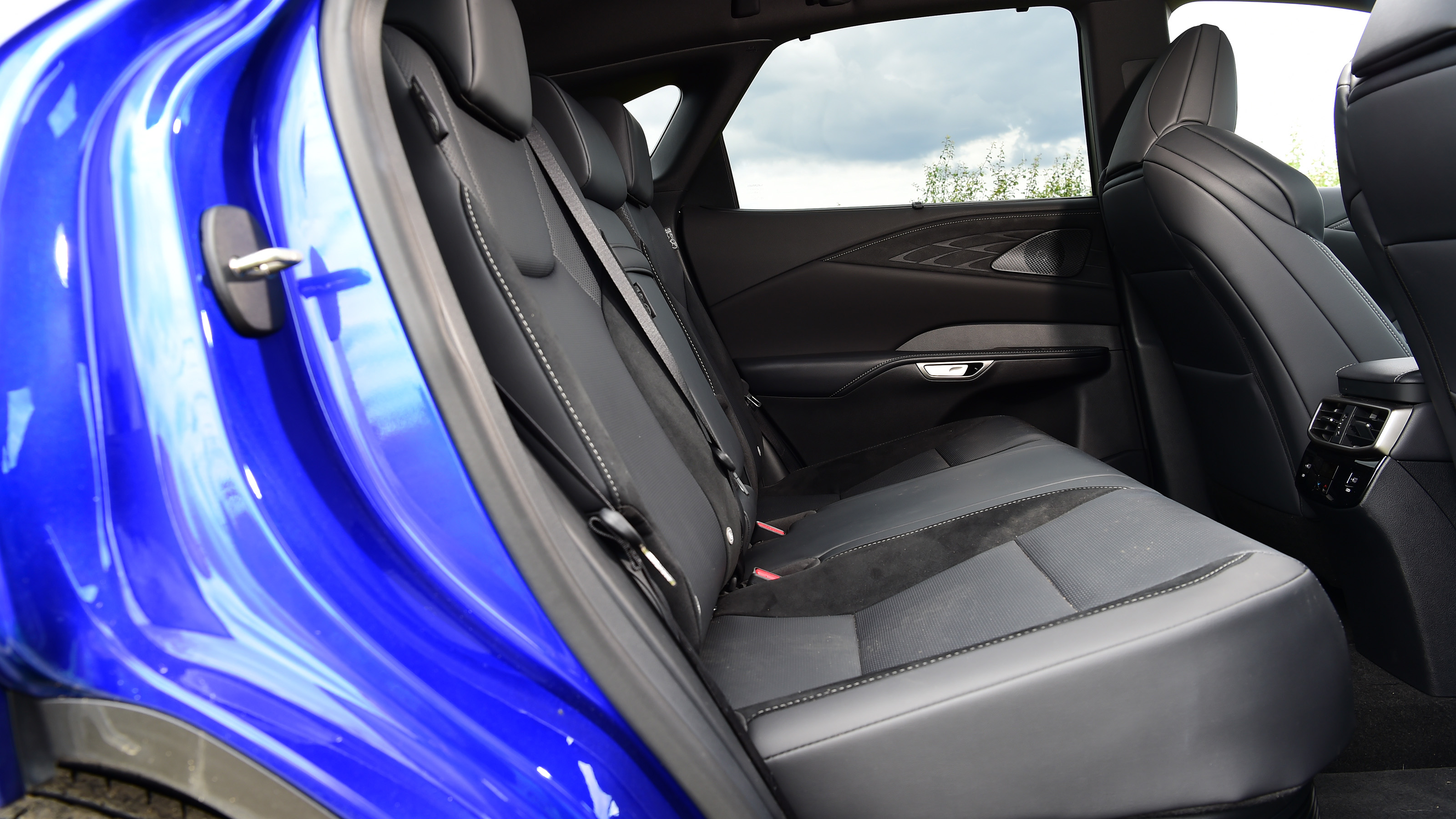 Lexus RX - rear seats
