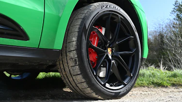 Porsche Macan - front offside wheel