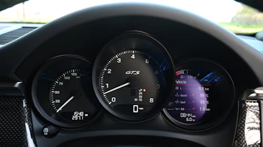 Porsche Macan - dashboard dials