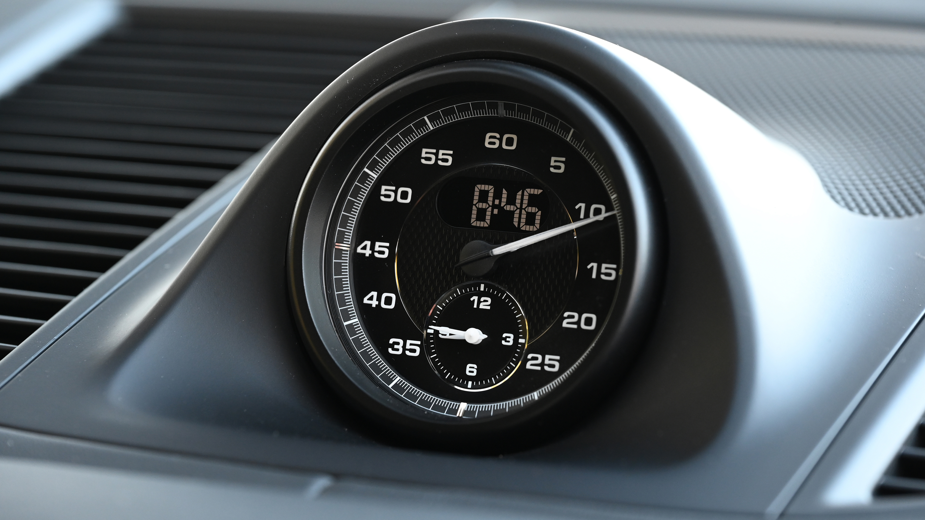 Porsche Macan - dashboard clock