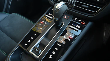 Porsche Macan - gear selector