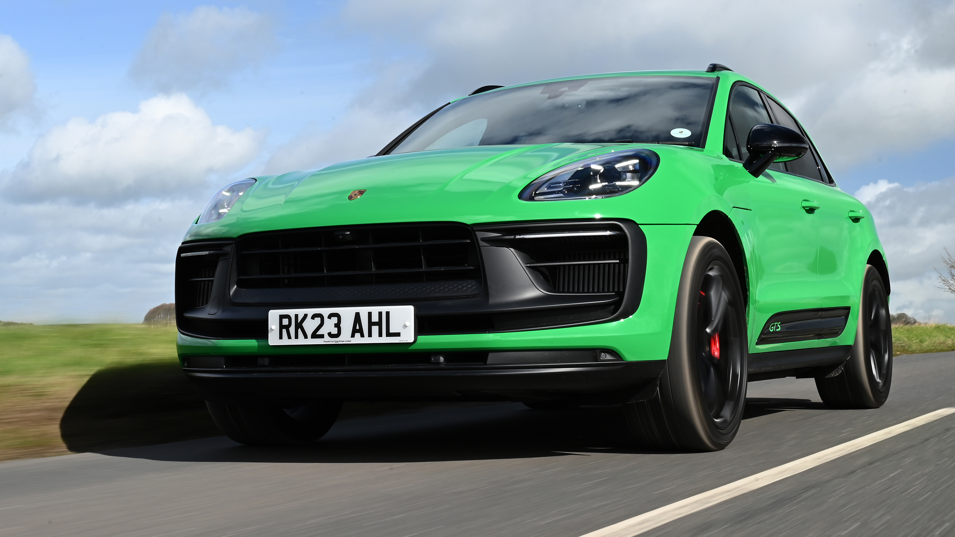 Porsche Macan - front tracking