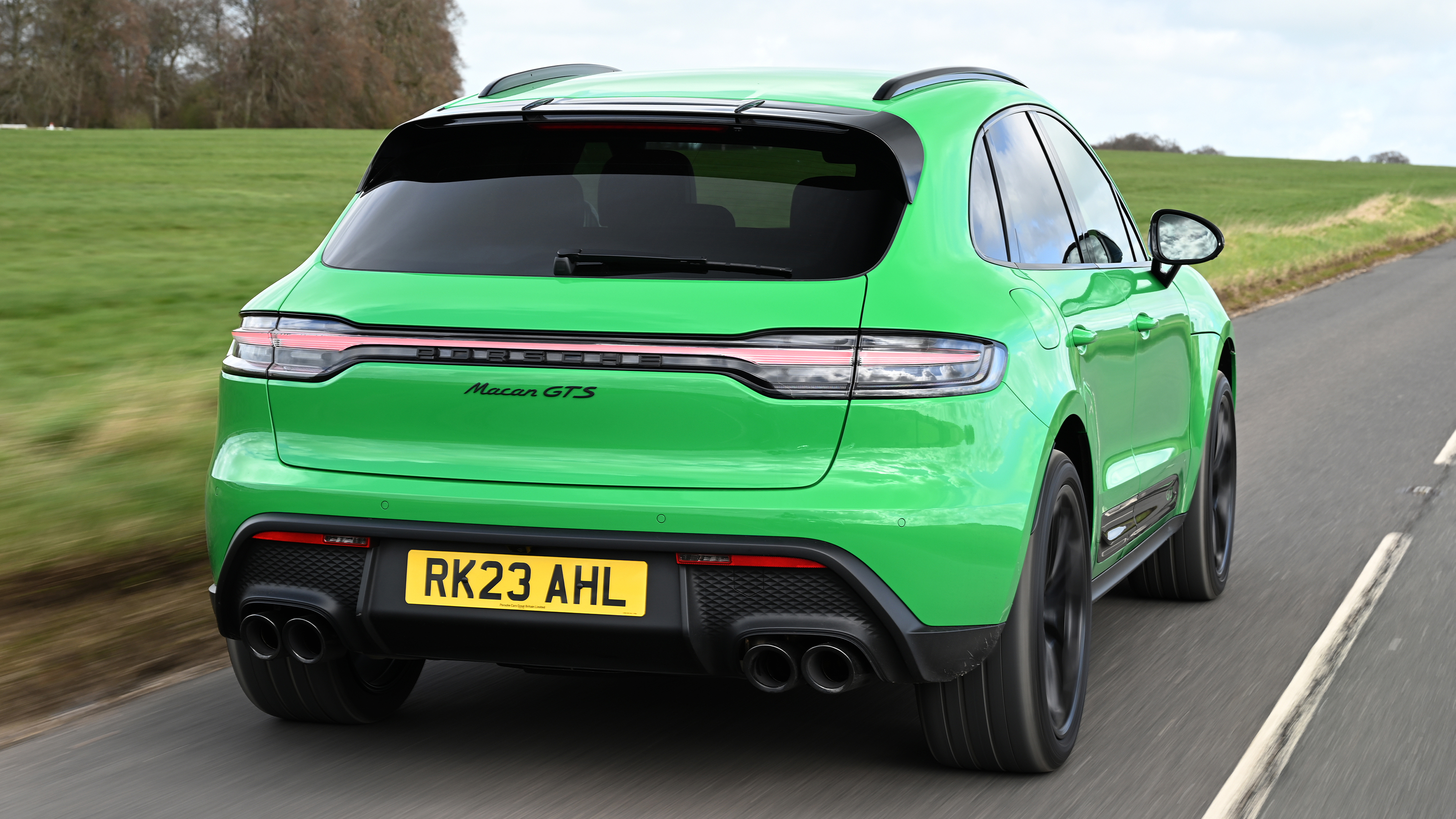 Porsche Macan - rear tracking