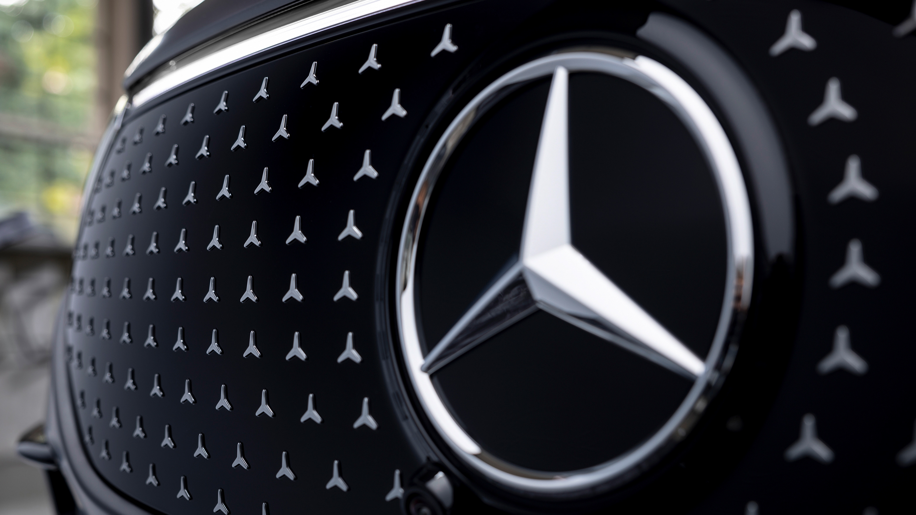 Facelifted Mercedes EQB - front grille badge
