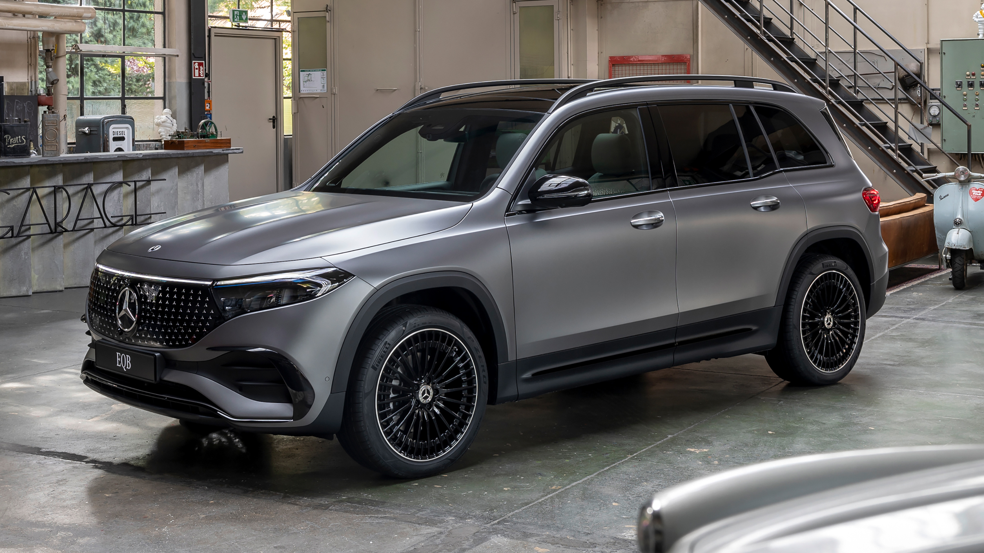 Facelifted Mercedes EQB - front static