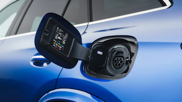 Mercedes GLC - charging port