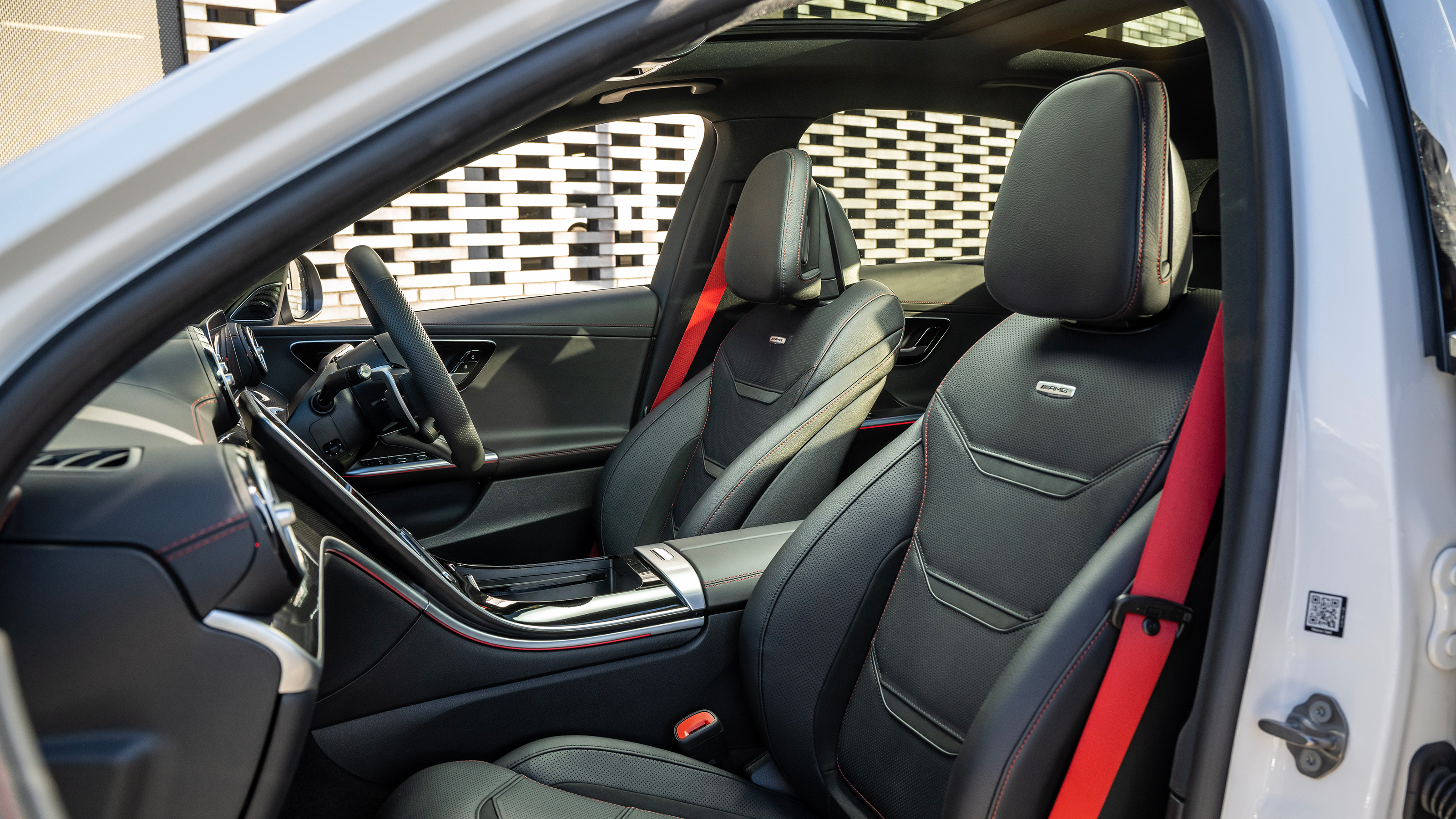 Mercedes-AMG C 43 - front seats