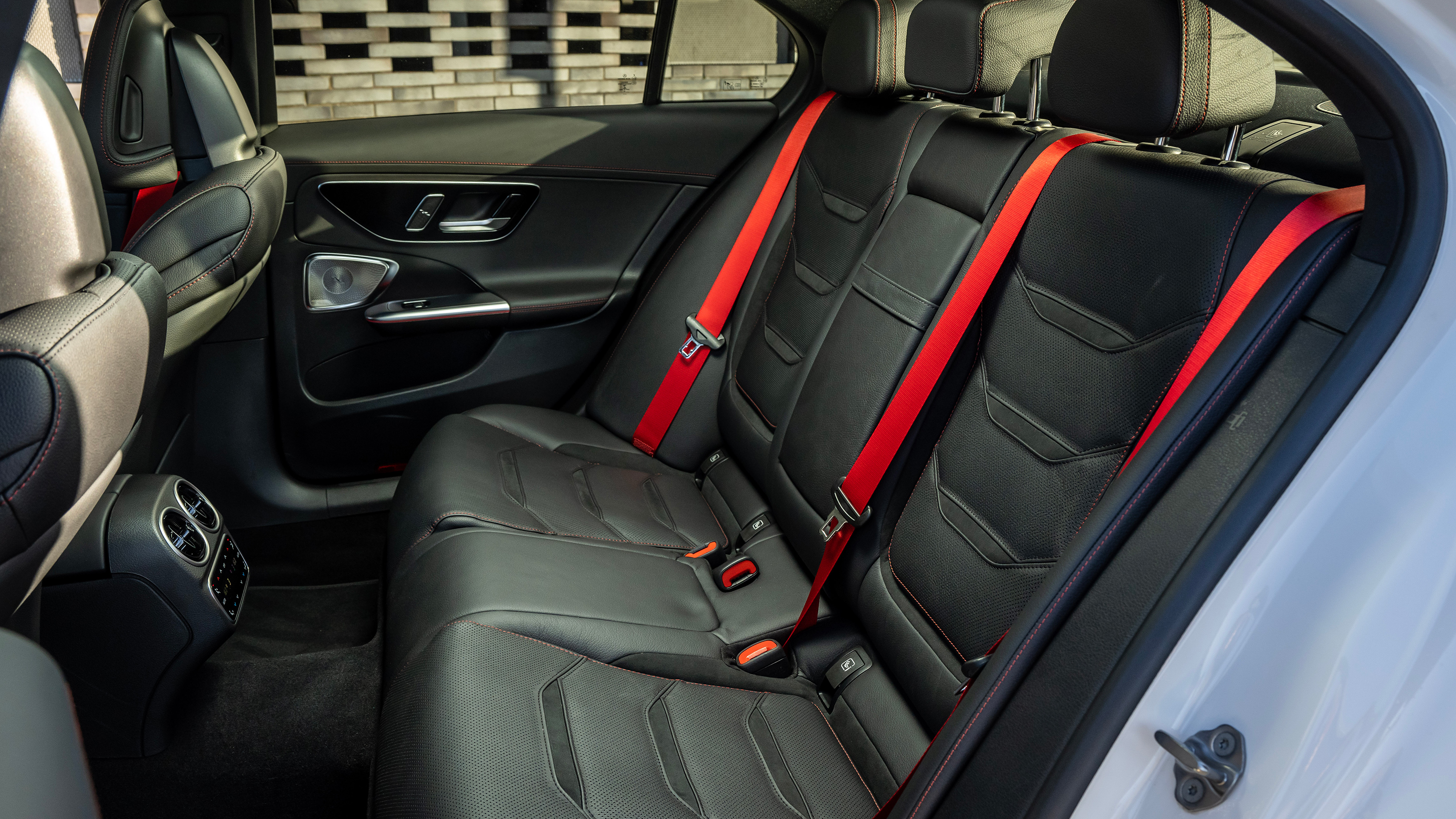 Mercedes-AMG C 43 - rear seats