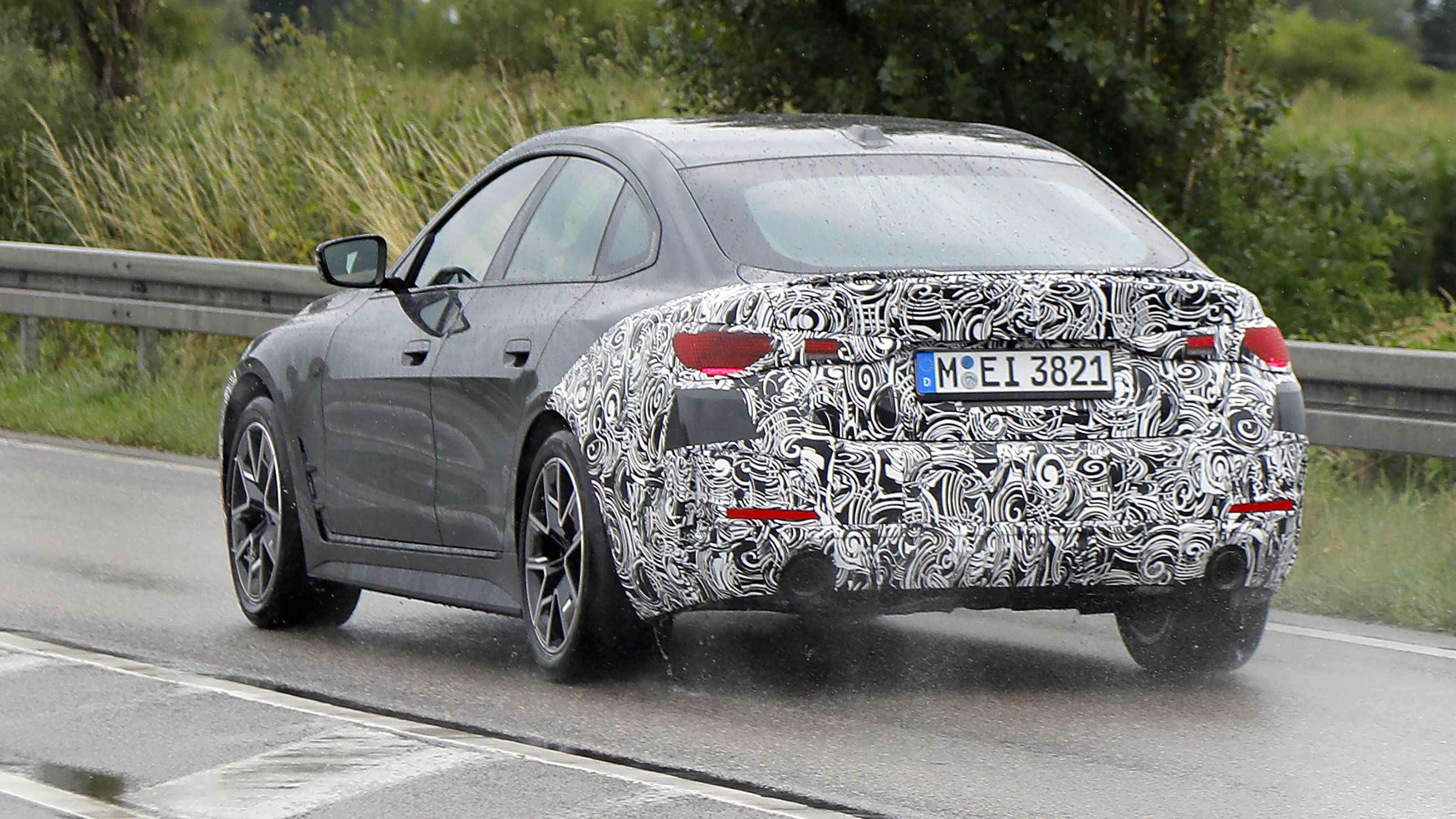 New BMW 4 Series (camouflaged) - rear tracking