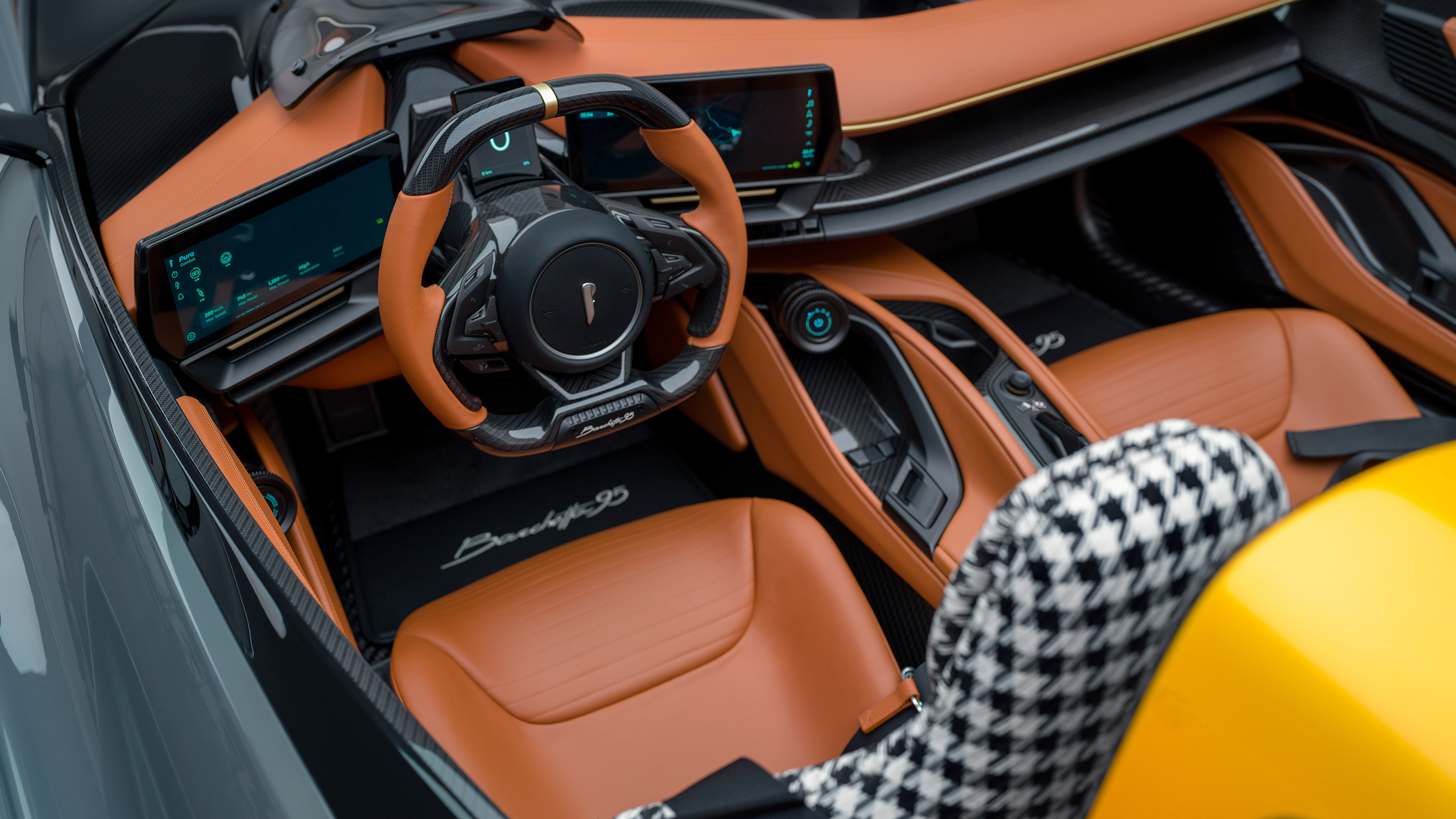 Pininfarina B95 cabin
