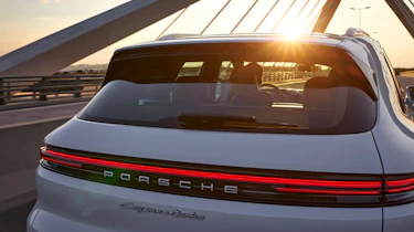 Porsche Cayenne Turbo E-Hybrid - rear detail
