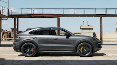 Porsche Cayenne Turbo E-Hybrid - side
