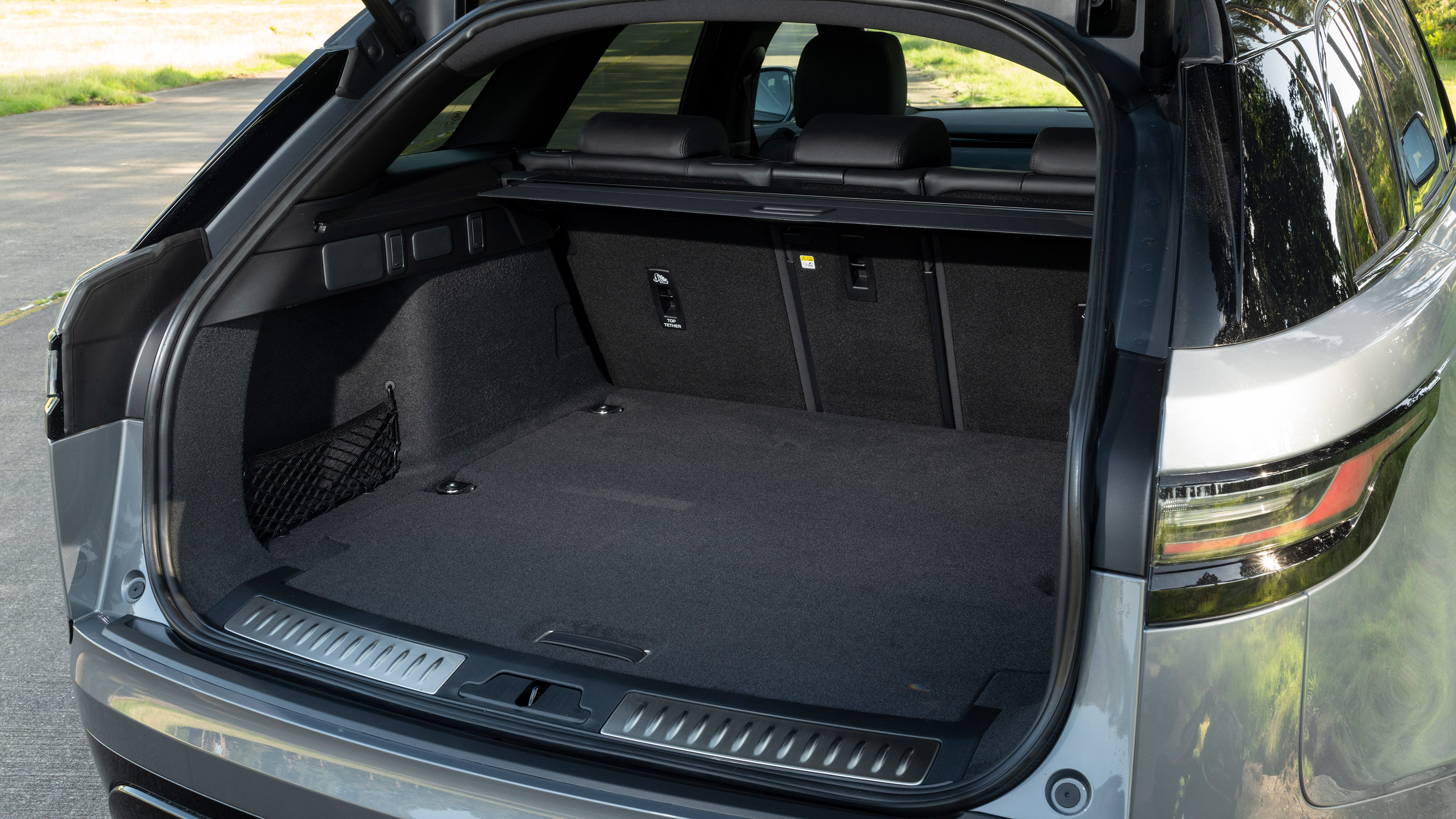 Range Rover Velar P400e - boot