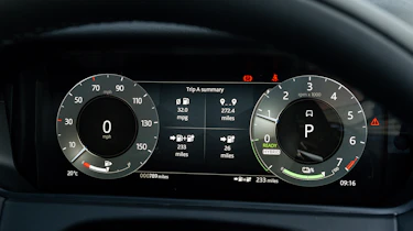 Range Rover Velar P400e - dials