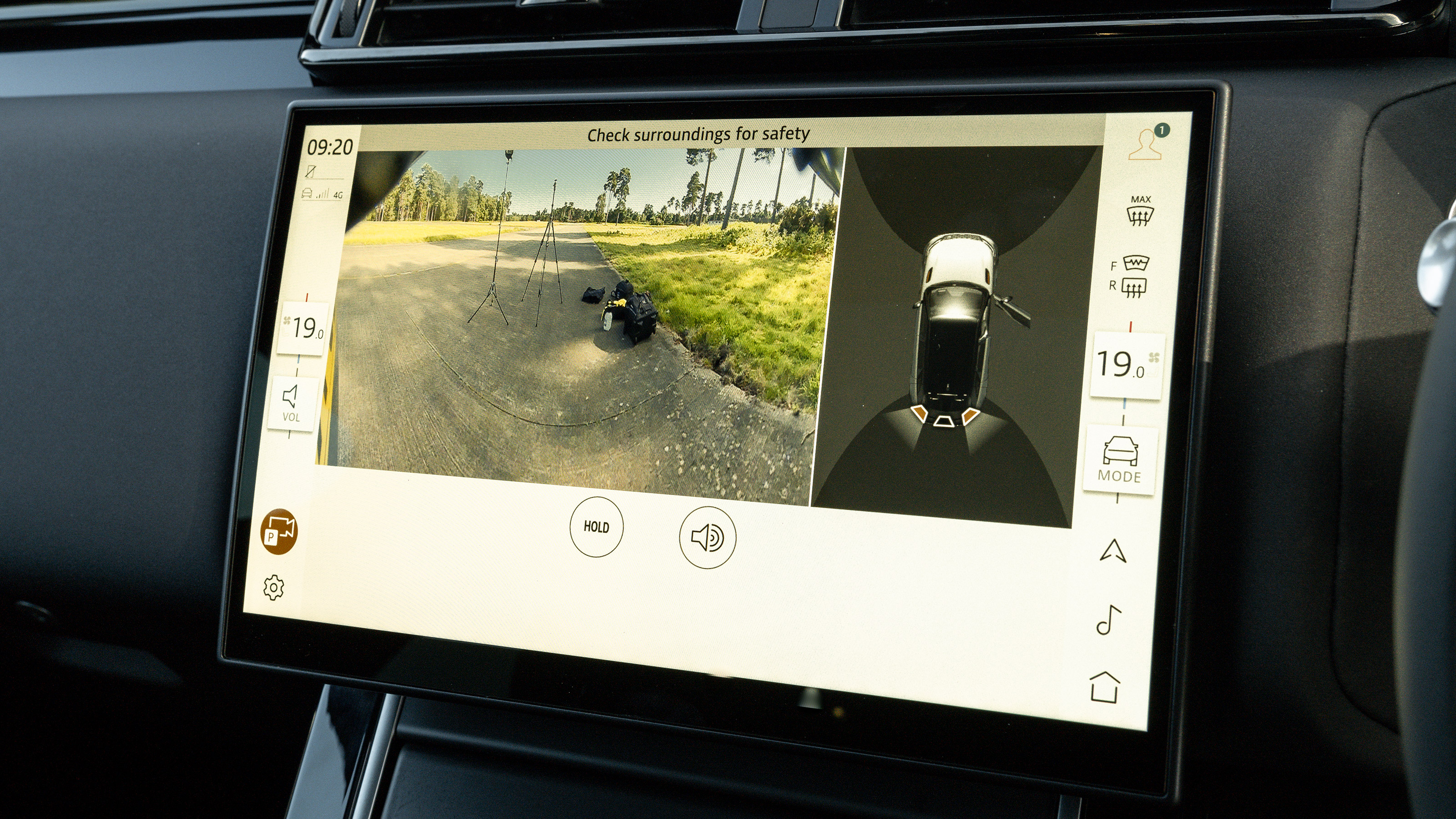 Range Rover Velar P400e - infotainment