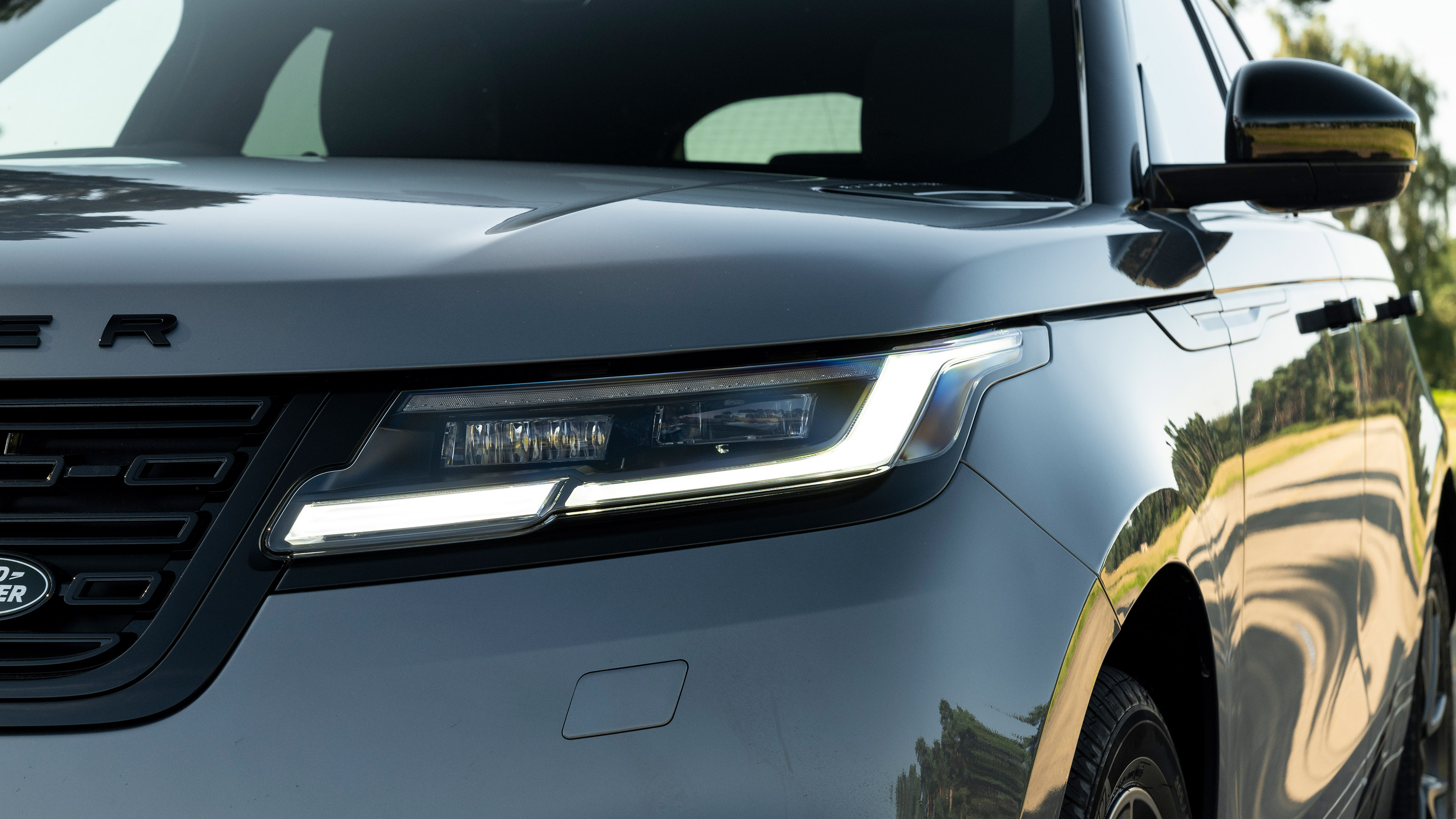 Range Rover Velar P400e - front light
